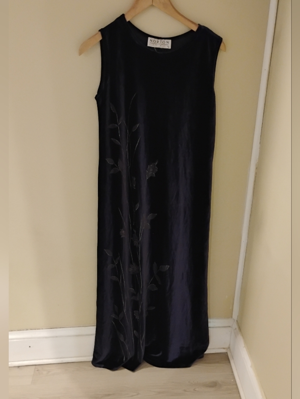 Vintage 2000s Norton Studio Velvet Floral Motif Sleeveless Maxi Dress